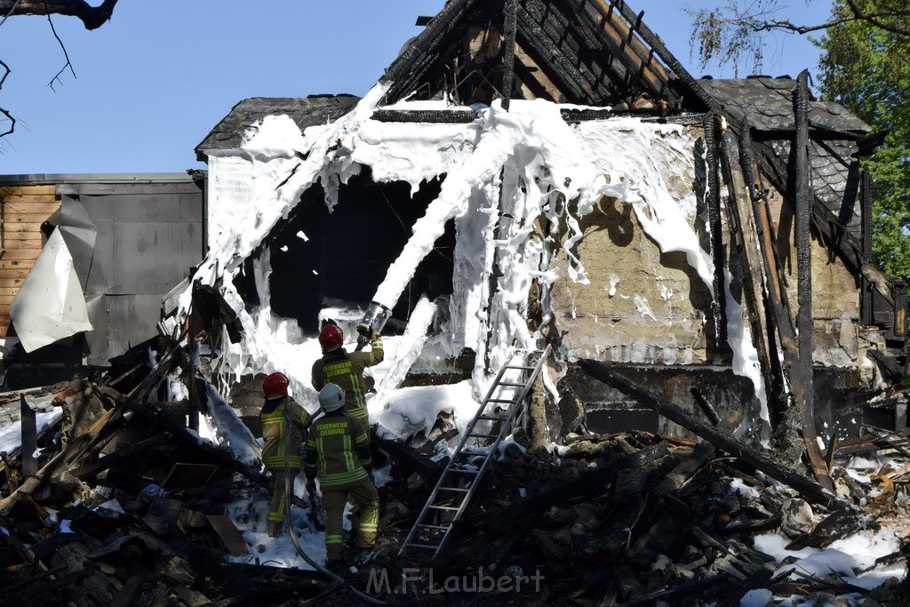 Grossfeuer Einfamilienhaus Siegburg Muehlengrabenstr P1409.JPG - Miklos Laubert